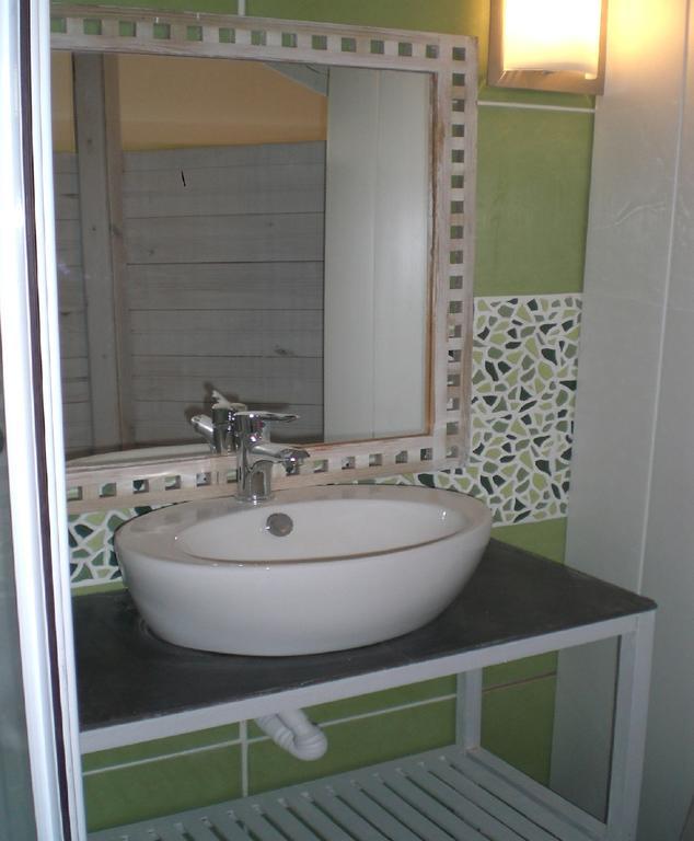 Chambres D'Hotes Le Clos Des Senteurs Malemort Ruang foto